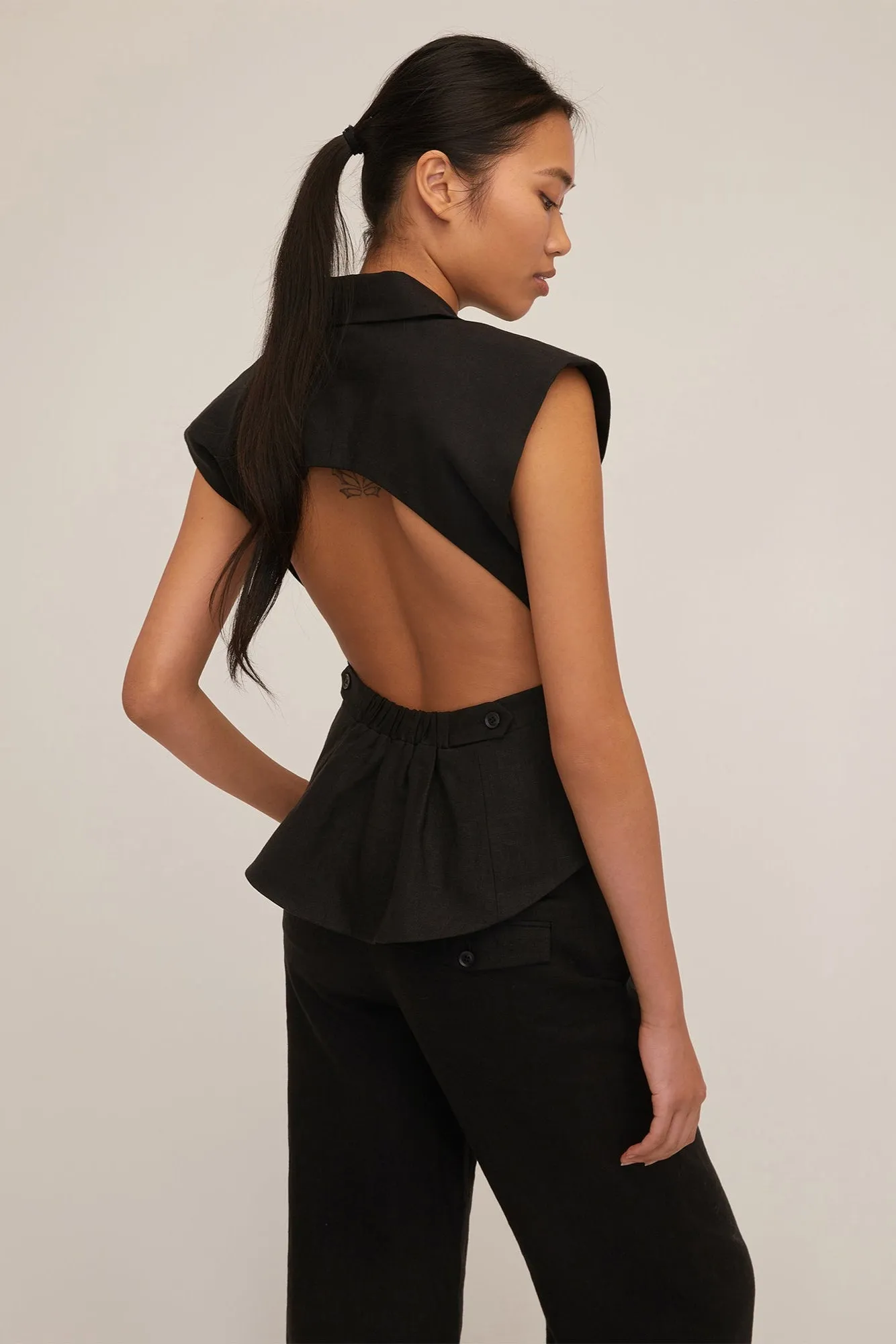 Enzo Linen Open Back Vest in Black